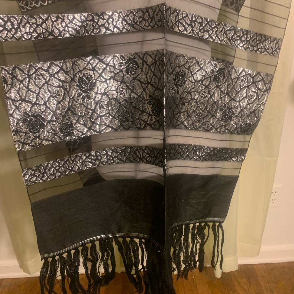 Elegant Black and Silver Sheer Shawl - Picture 4 of 6